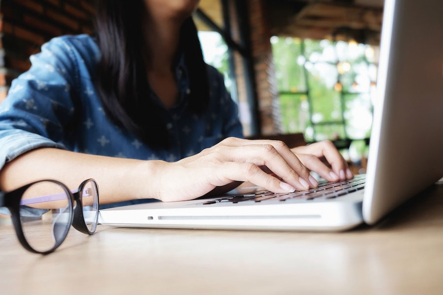 woman-using-laptop